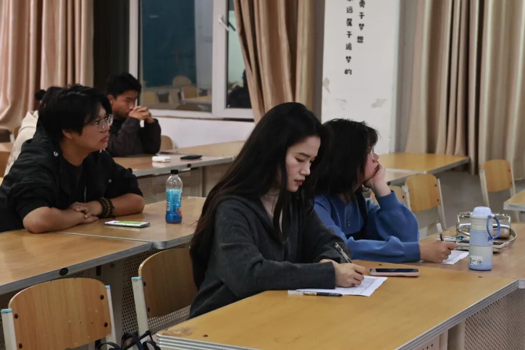 以书为媒,共品书香——信息工程学院举办读书分享会初赛